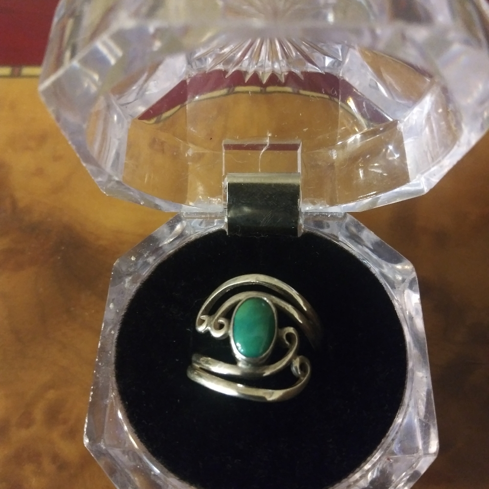 Green Sterling silver ring size 7